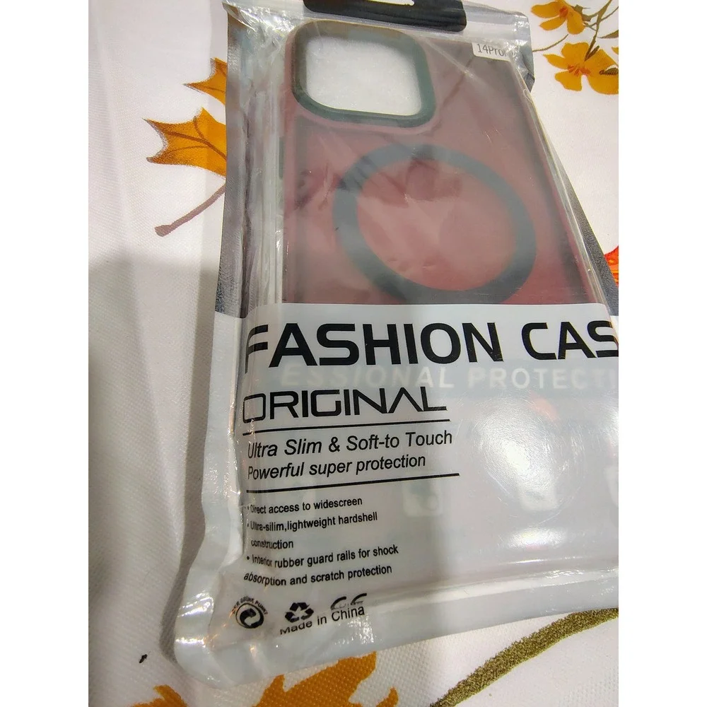 Fashion Case iPhone 14 Pro Max Magnetic MagSafe Slim Hardshell Cover Burgundy